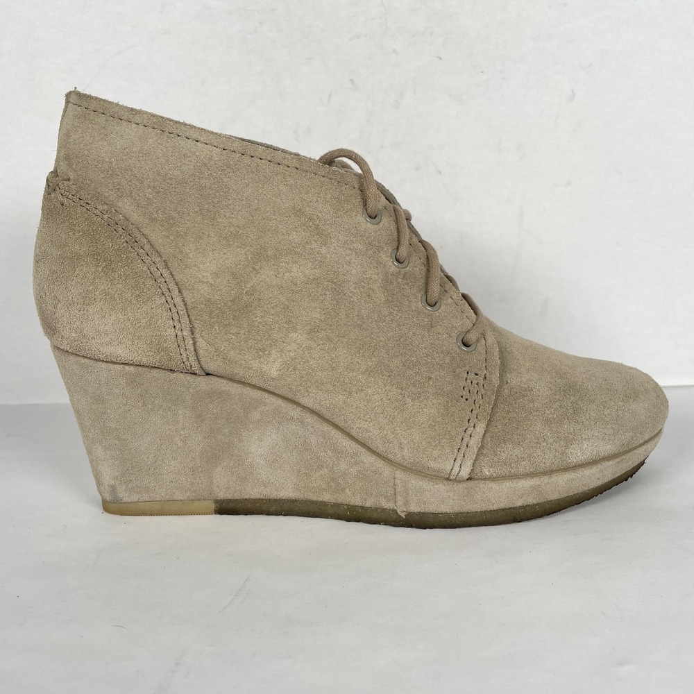 Clarks Originals Desert Booties Shoes Womens Size 7.5M Taupe Suede Wedge Lace Up